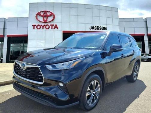 Midnight Black Metallic 2020 Toyota Highlander Hybrid XLE