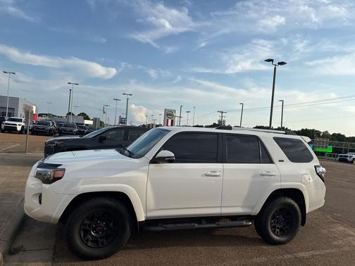 Ice Cap 2023 Toyota 4Runner SR5 Premium