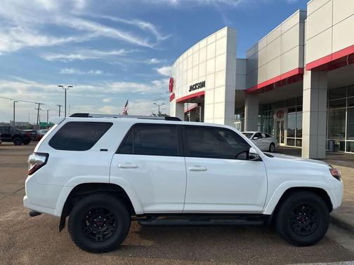 Ice Cap 2023 Toyota 4Runner SR5 Premium