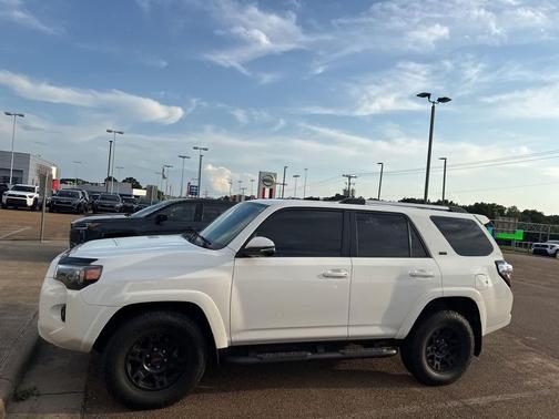 Ice Cap 2023 Toyota 4Runner SR5 Premium