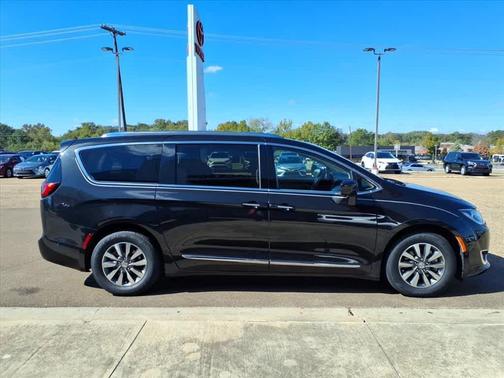 2020 Chrysler Pacifica Touring-L Plus