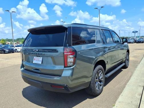 Silver Sage Metallic 2024 Chevrolet Suburban 4WD Z71