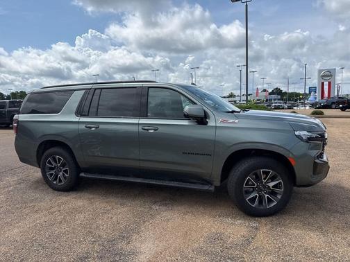 Silver Sage Metallic 2024 Chevrolet Suburban 4WD Z71