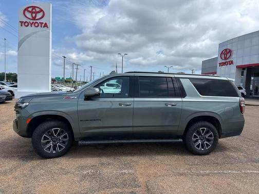 Silver Sage Metallic 2024 Chevrolet Suburban 4WD Z71