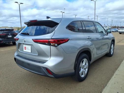 2022 Toyota Highlander L