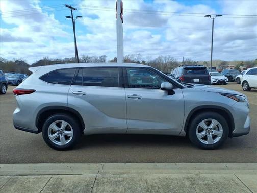 2022 Toyota Highlander L