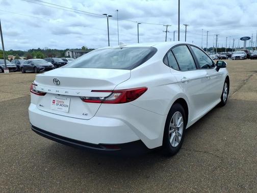 Ice Cap 2025 Toyota Camry LE
