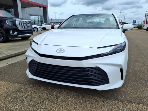 Ice Cap 2025 Toyota Camry LE