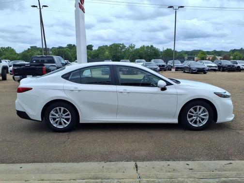 Ice Cap 2025 Toyota Camry LE