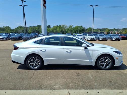 2022 Hyundai SONATA SEL