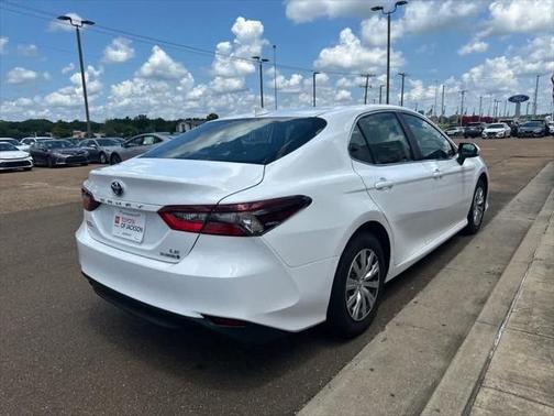 2024 Toyota Camry Hybrid LE