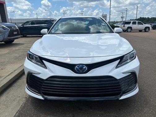 2024 Toyota Camry Hybrid LE