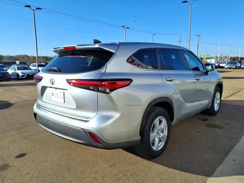 2023 Toyota Highlander LE