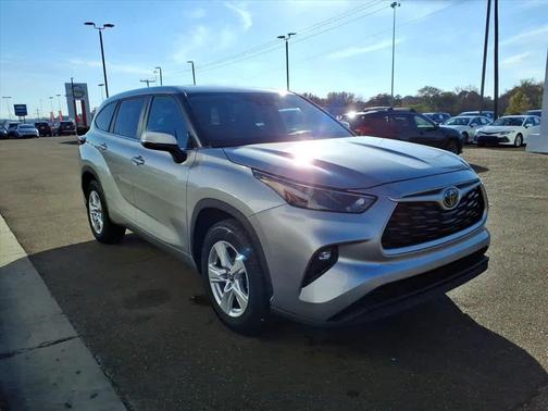 2023 Toyota Highlander LE