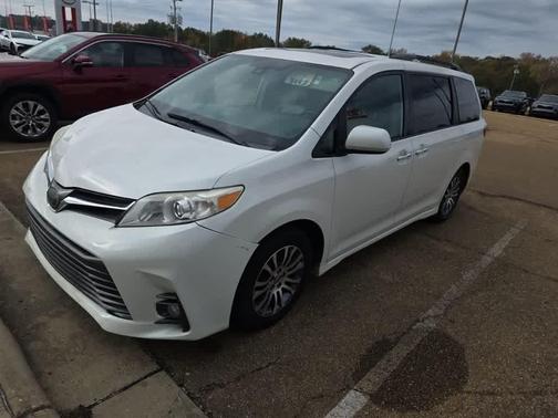 2019 Toyota Sienna XLE