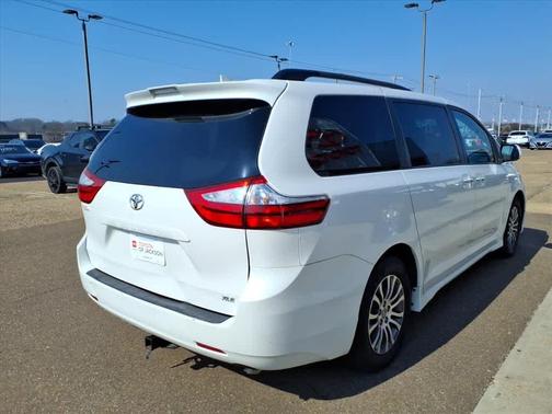 2019 Toyota Sienna XLE