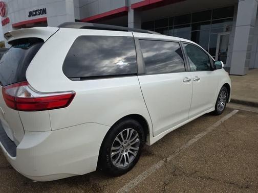 2019 Toyota Sienna XLE