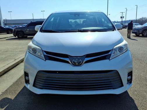 2019 Toyota Sienna XLE