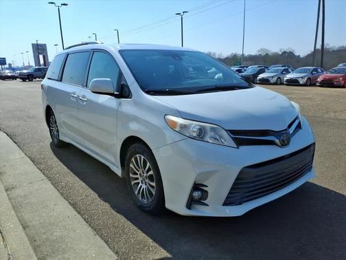 2019 Toyota Sienna XLE