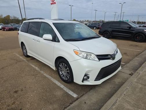 2019 Toyota Sienna XLE