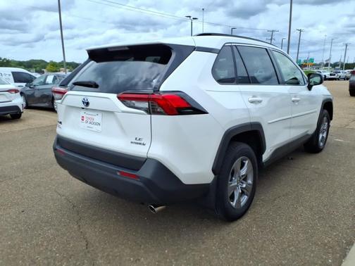 Ice Cap 2024 Toyota RAV4 Hybrid SE