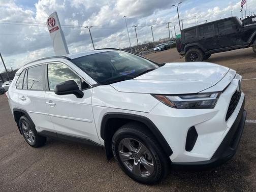 Ice Cap 2024 Toyota RAV4 Hybrid SE