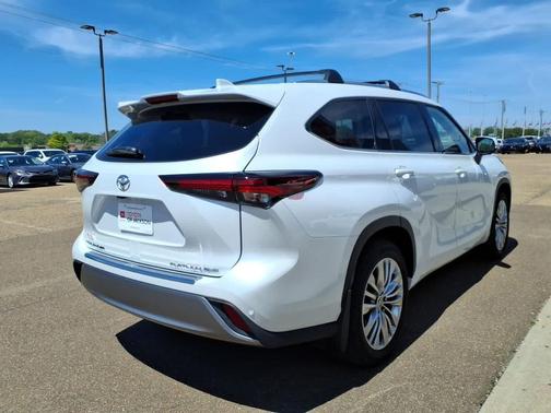 Wind Chill Pearl 2026 Toyota Highlander Platinum