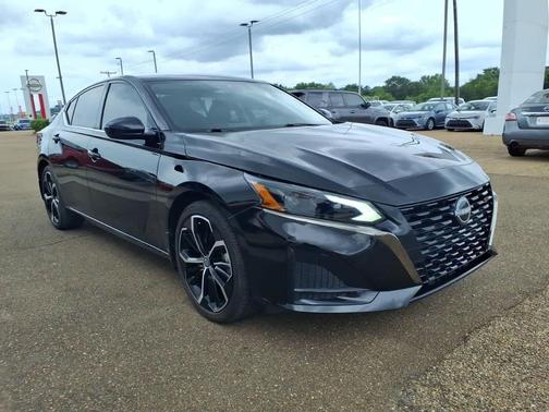 Super Black 2025 Nissan Altima SR FWD