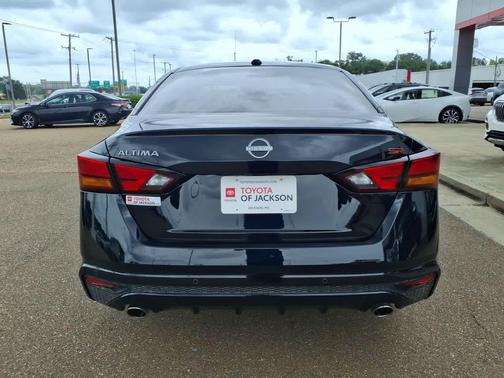 Super Black 2025 Nissan Altima SR FWD