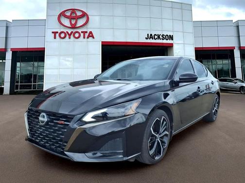 Super Black 2025 Nissan Altima SR FWD
