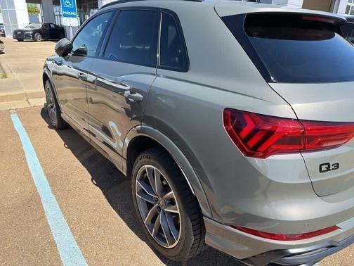 Chronos Gray Metallic 2022 Audi Q3 45 S line Premium