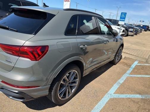 Chronos Gray Metallic 2022 Audi Q3 45 S line Premium