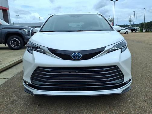 Wind Chill Pearl 2024 Toyota Sienna Platinum