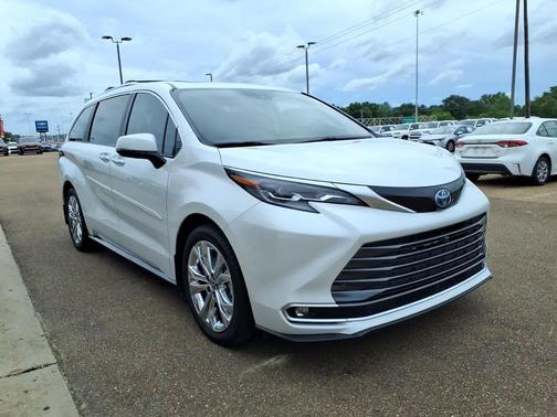 Wind Chill Pearl 2024 Toyota Sienna Platinum