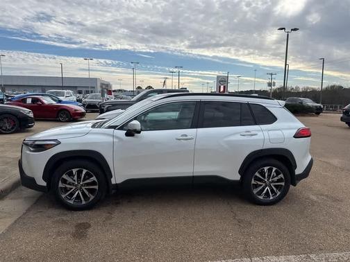 2023 Toyota Corolla Cross XLE