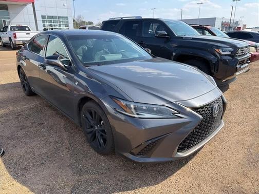2022 Lexus ES 300h F SPORT