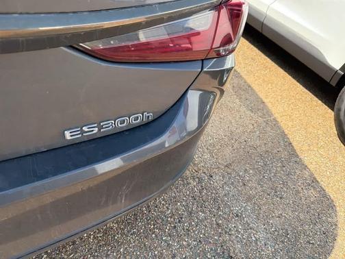 2022 Lexus ES 300h F SPORT