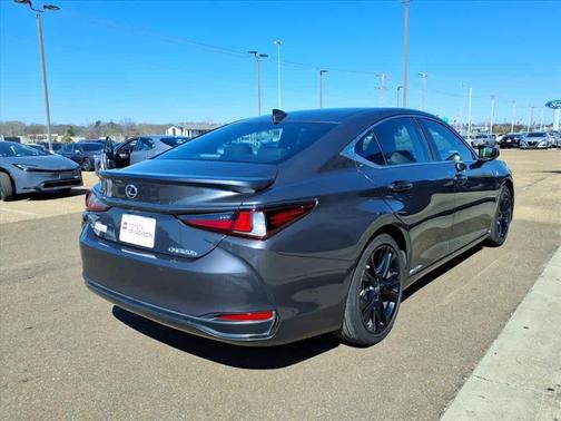 2022 Lexus ES 300h F SPORT