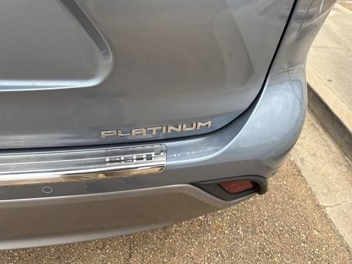 2023 Toyota Highlander Hybrid Platinum