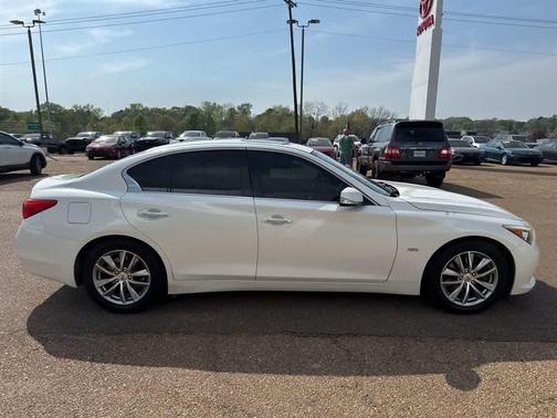 Majestic White 2016 INFINITI Q50 3.0T Premium