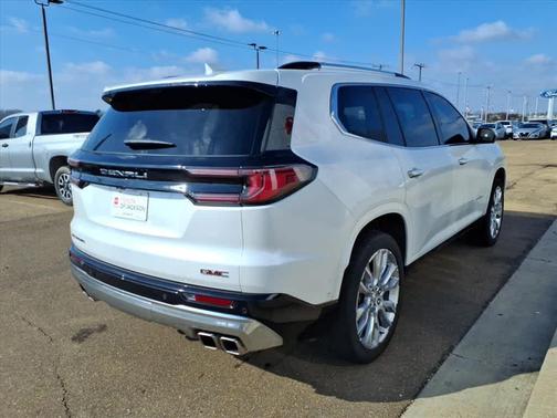 2025 GMC Acadia Denali