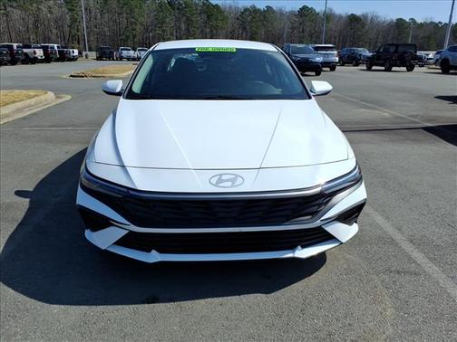 2024 Hyundai ELANTRA SE