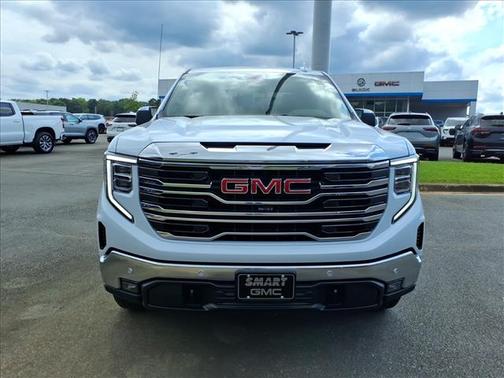 POLAR WHITE TRICOAT 2026 GMC Sierra 1500 SLT