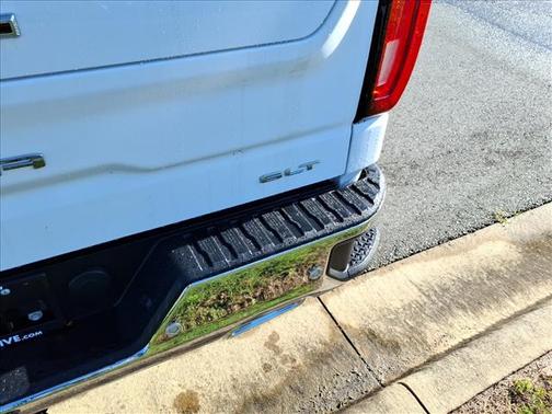 Summit White 2026 GMC Sierra 1500 SLT