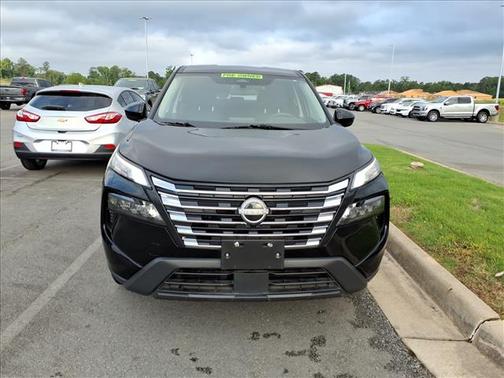 Super Black 2025 Nissan Rogue SV