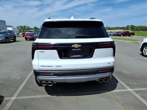 Summit White 2024 Chevrolet Traverse LT
