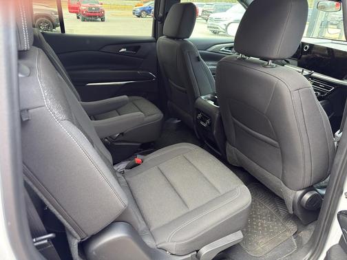 Summit White 2024 Chevrolet Traverse LT