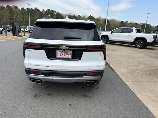 Summit White 2024 Chevrolet Traverse LT
