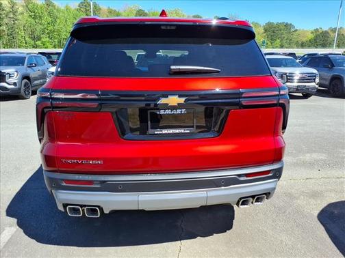Radiant Red Tintcoat 2026 Chevrolet Traverse LT