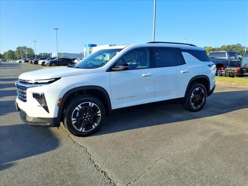 Summit White 2027 Chevrolet Traverse LT